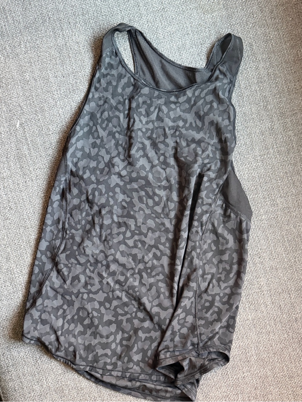 Lululemon running top, 8